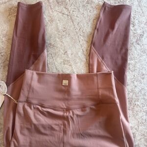 Vuori CB studio leggings in light terracotta